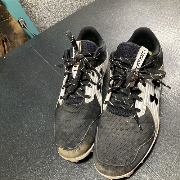 Under Armour Leadoff Baseball Softball Cleats Men 9.5 Black White Uk 8.5 Eur 43 - Picture 2 of 8